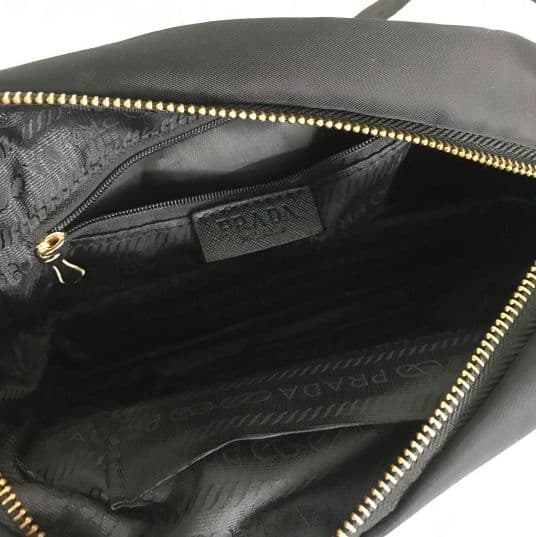 新品未使用✨ プラダ ポーチ ノベルティショルダーバッグ - メルカリ