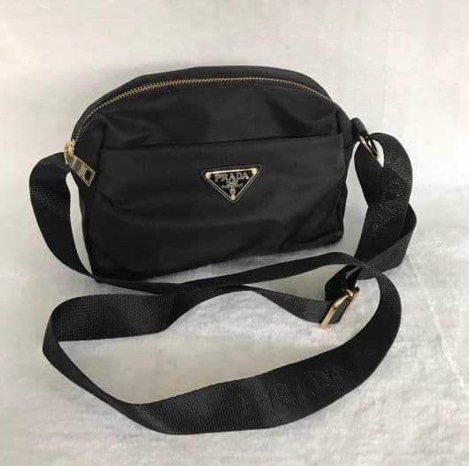 新品未使用✨ プラダ ポーチ ノベルティショルダーバッグ - メルカリ