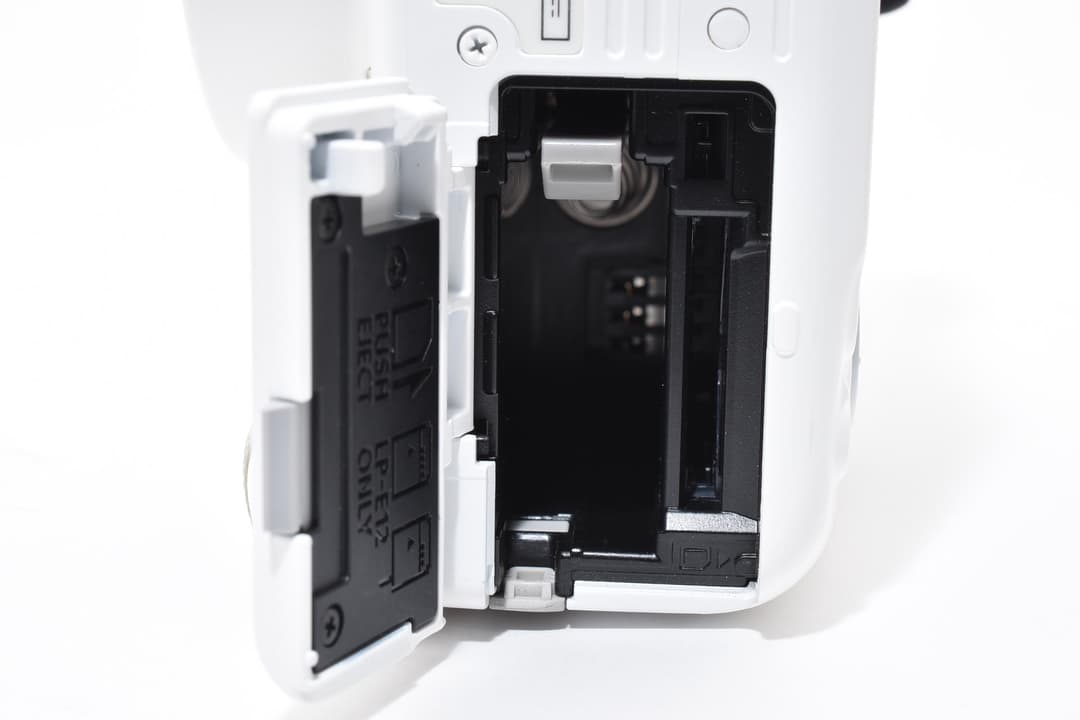 ほぼ未使用 Canon EOS Kiss X7 ホワイト スマホ転送 9423 - メルカリ