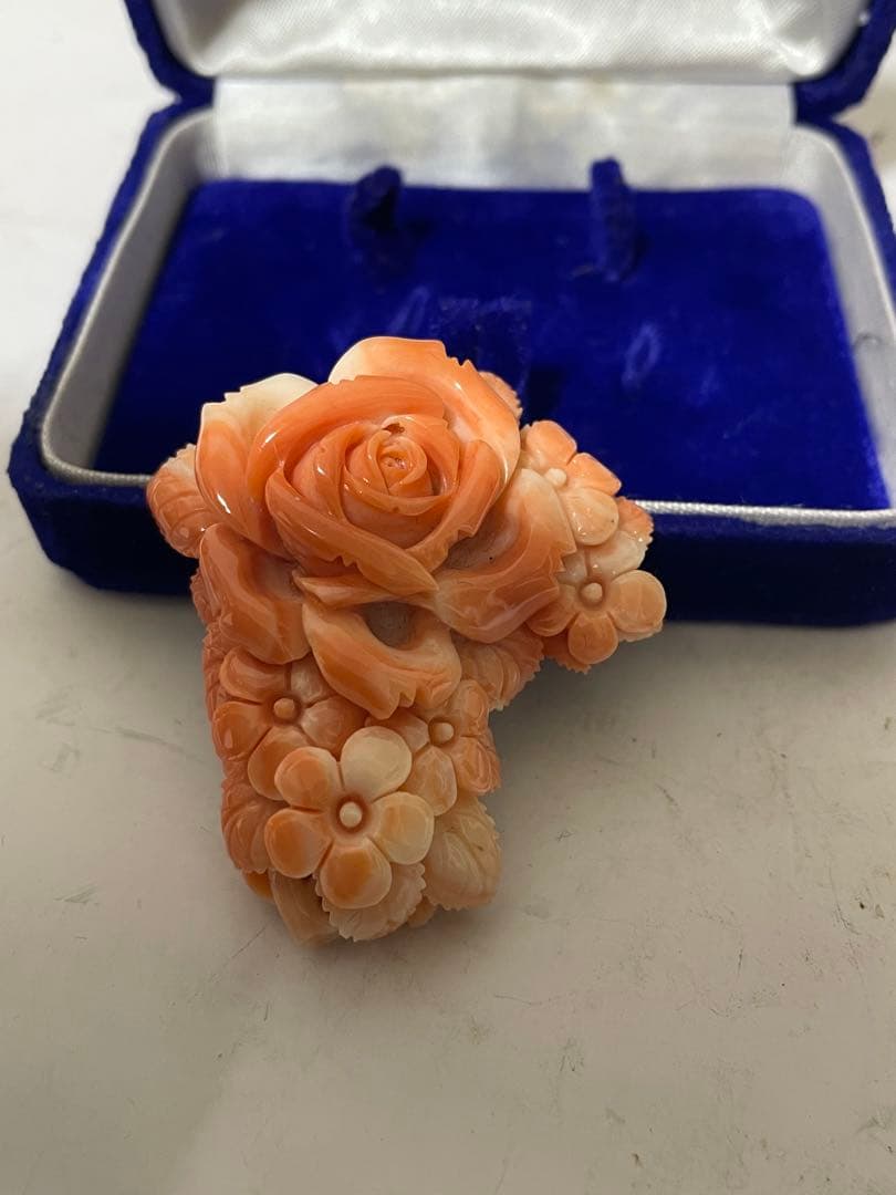 珊瑚 天然珊瑚 帯留め コーラル花彫刻シルバーブローチ重约46g