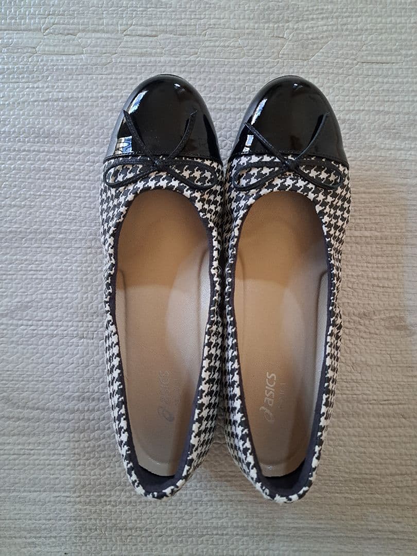 【再値下げしました】ASICS ペダラ フラットシューズ 23.0cm