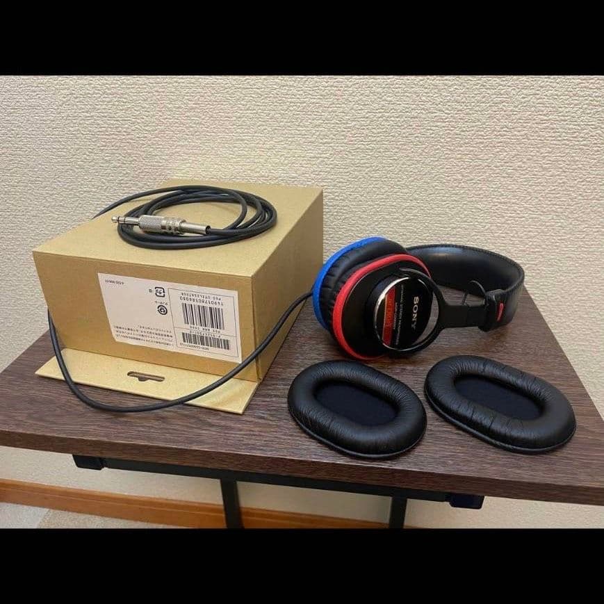 SONY MDR-CD900ST スタジオモニターヘッドホン　密閉型 SONY MDR-CD900ST 密閉型プロ用モニターヘッドホン 定番 人気 音楽制作