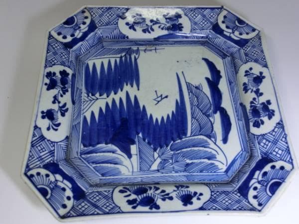 大皿□古い染付角皿(江戸後期～明治期)花唐草 船「玩」伊万里 八角四角