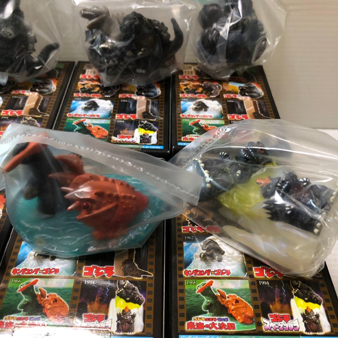 バンダイ ゴジラ激闘集 全12種 ディフォル名鑑 - メルカリ