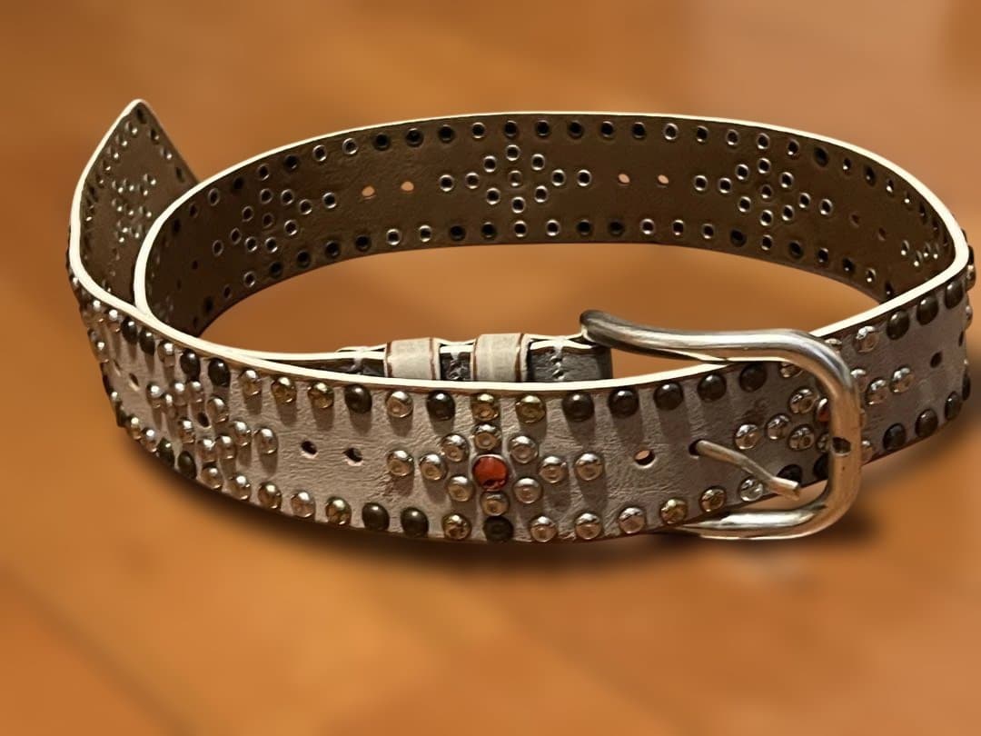 イザベルマラン ダメージ加工 スタッズベルト - メルカリ