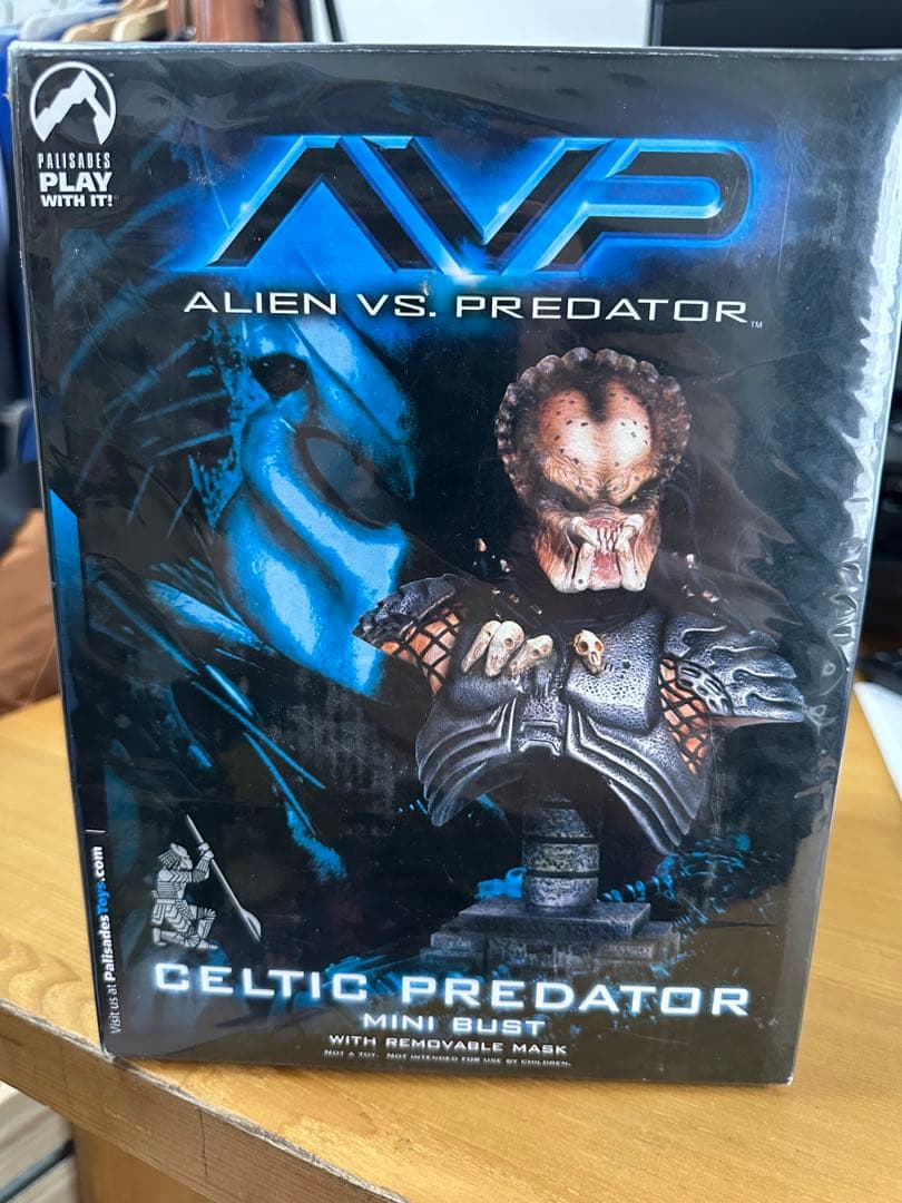 プレデター 新品未開封 セルティックプレデター ミニ バスト