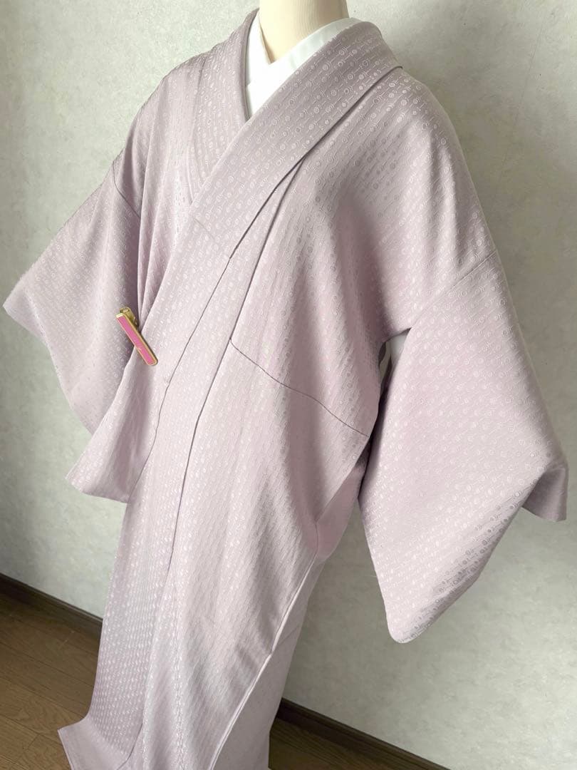 a16【特価】美品 抽象模様織り出し 一つ紋 正絹 色無地 裄 65.5 - メルカリ