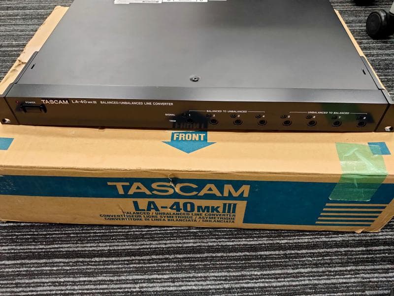 TASCAM LA-40MK3 バランス/アンバランス ラインコンバーター LA-40MKIII | アンバランス/バランスラインコンバーター | TASCAM (日本)