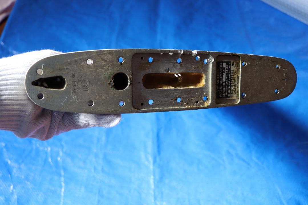 飛行機のアンテナ(VHF ANTENNA)