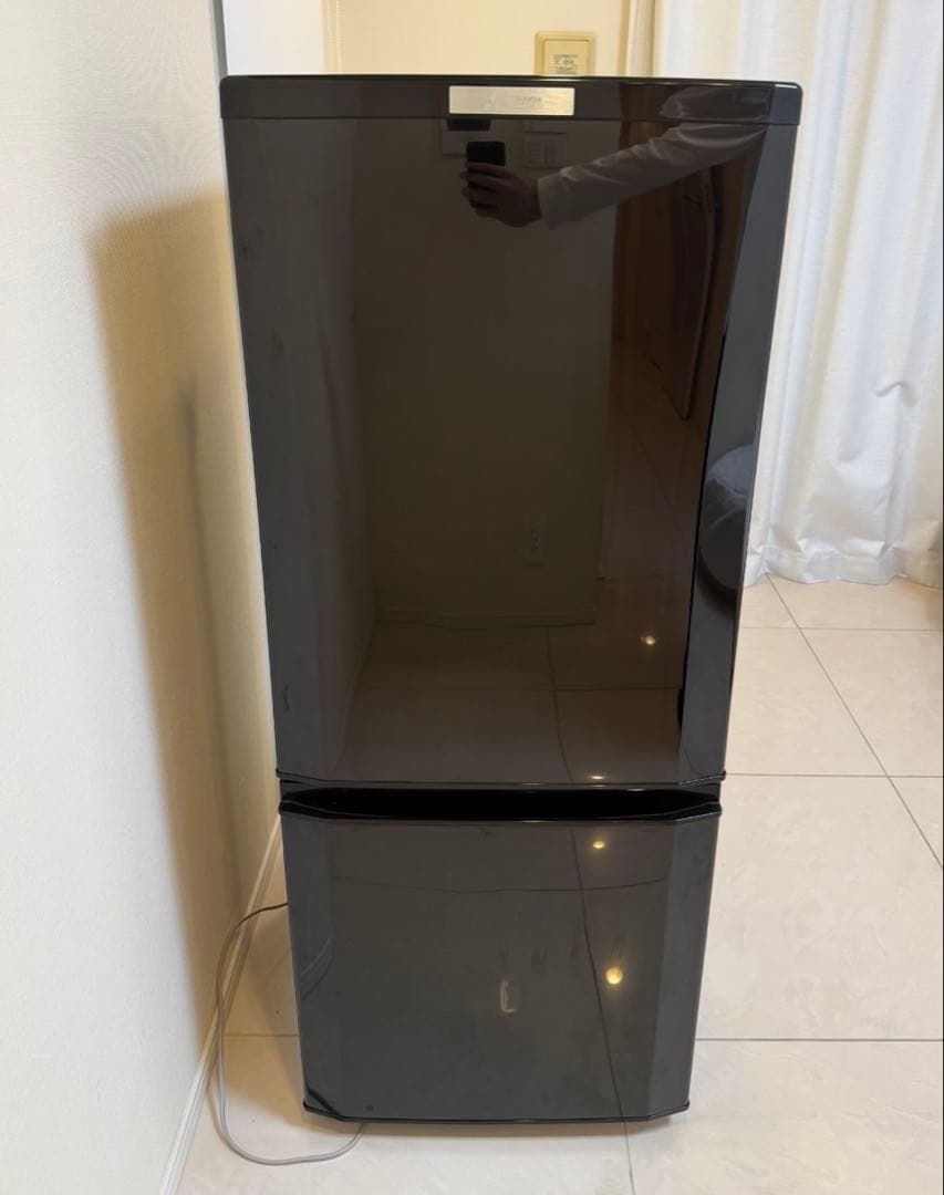 三菱 146L 冷蔵庫【MR-P15D-B】美品　送料込み MR-P15D-B 冷蔵庫 Pシリーズ サファイアブラック [146L /2ドア /右開き