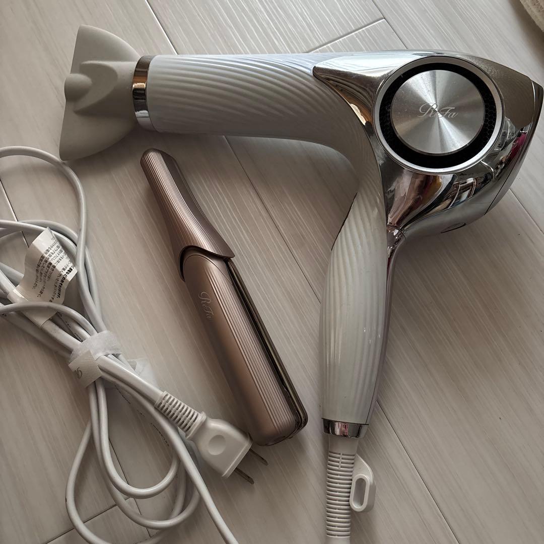 即購入可　リファ　ReFaヘアドライヤー フィンガーアイロン　ホワイト/ベージュ Amazon.co.jp: 【公式ストア限定】ReFa FINGER IRON ホワイト リファ