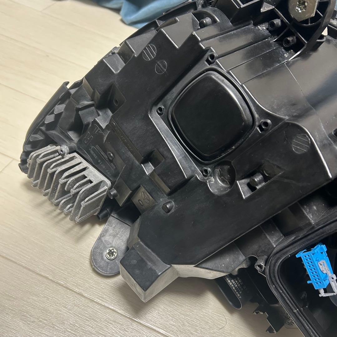 極美品中古パーツ]メルセデスベンツ w205 前期Cクラス 右ヘッドライト