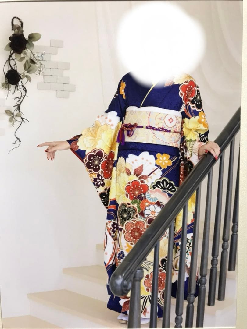 華やかな花柄振袖 くすみカラー古典 淡い色/ベージュ ボタン柄/大柄 華やか 艶感 綺麗