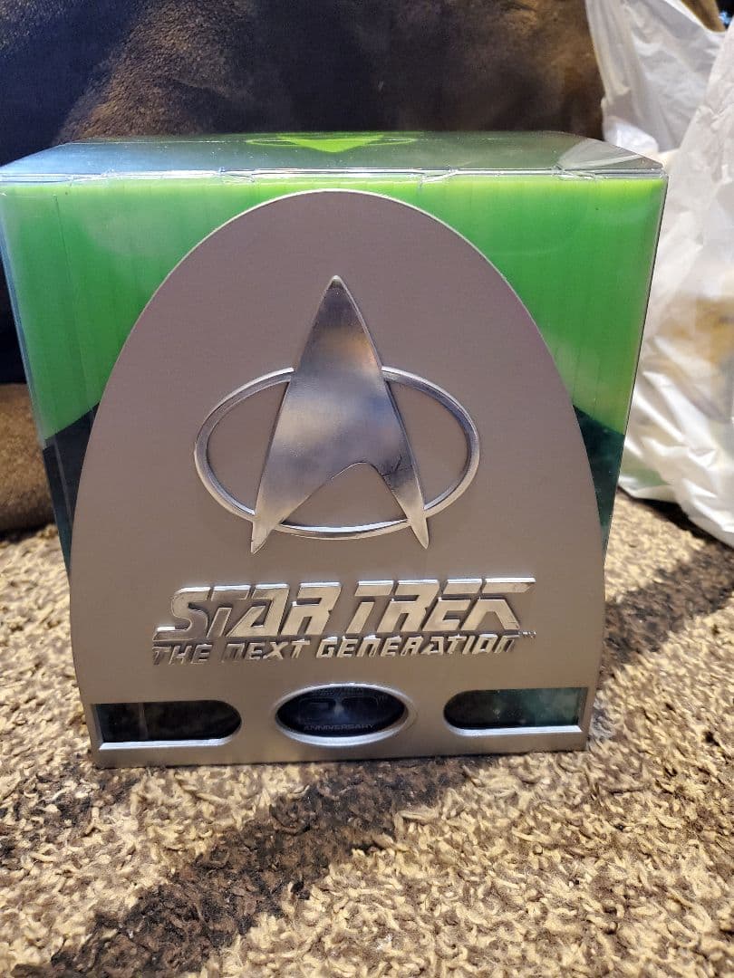 スタートレック限定　The Next Generation DVD収納ボックス 20th Aniv. TNG Box Set Details + Special Features Preview