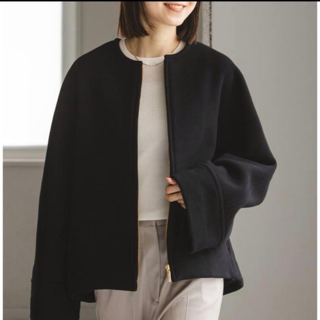 Noble MTRショートケープブルゾン ブラック Noble（ノーブル）の「MTRショートケープブルゾン（ノーカラーコート