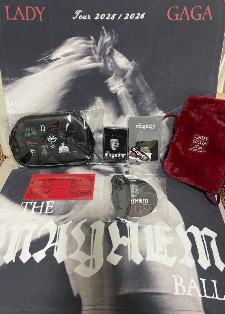 Lady Gaga VIP GOLD グッズ セット - メルカリ