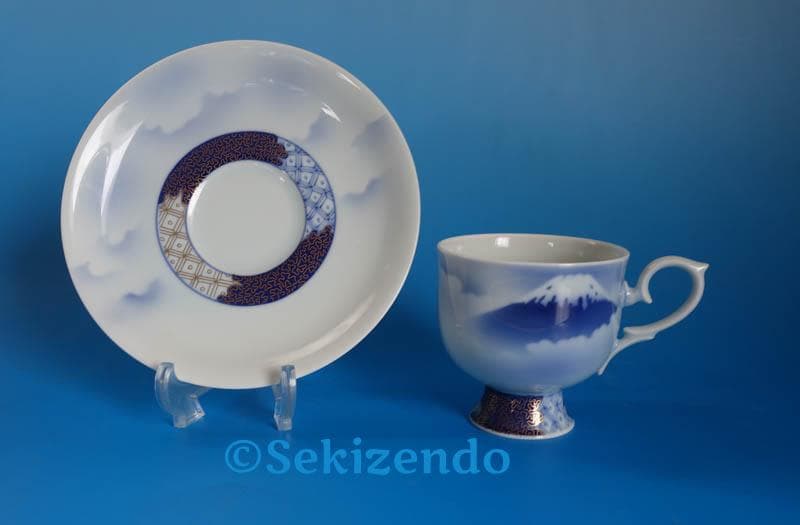 有田焼 染錦 深川製磁 富士山 カップ＆ソーサー 高台 碗皿 共箱 2489