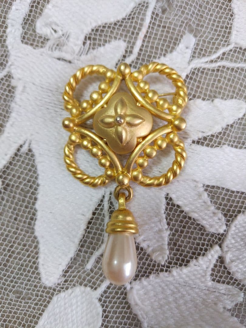 レア☆VALENTINOヴァレンティノ☆パール付きブローチ金ゴールド