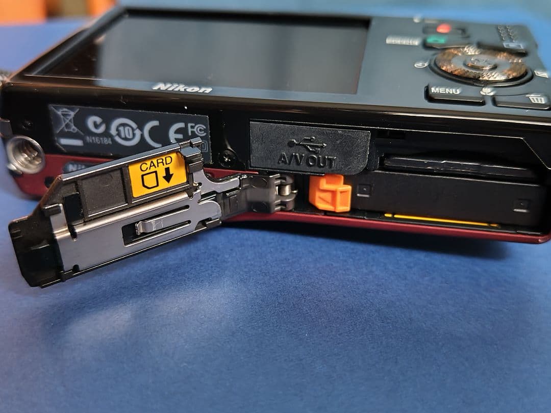 Nikon COOLPIX S6000 革ケース付