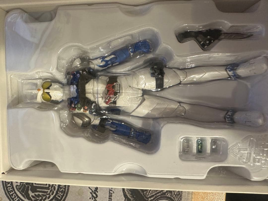 真骨雕 S.H.Figuarts 仮面ライダーエターナル（黒い説明書なし）