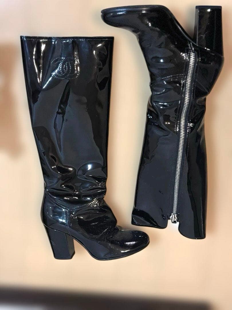 d*7様 CHANEL ブラック パテントレザーCCロゴロングブーツ36(23