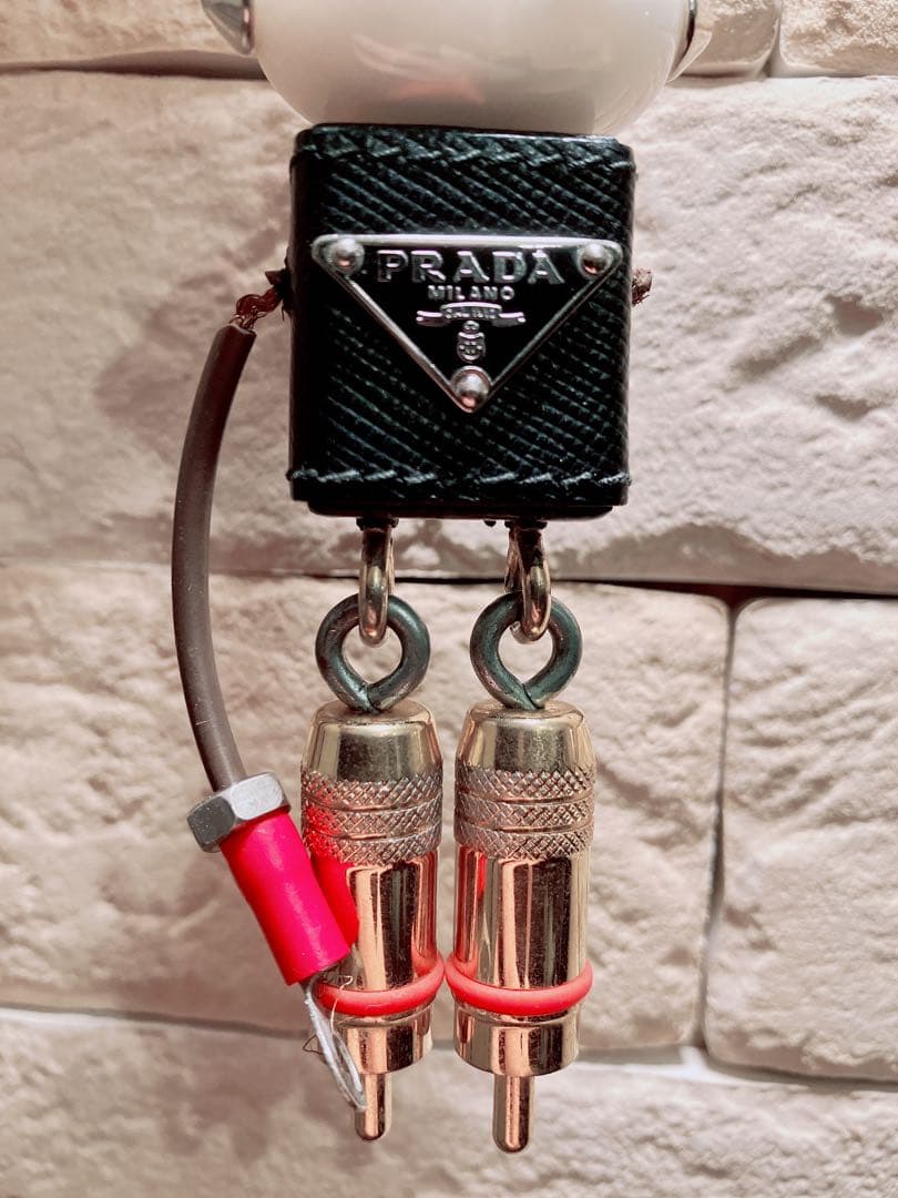PRADA ロボット型キーホルダー ユニセックス エドワード - メルカリ