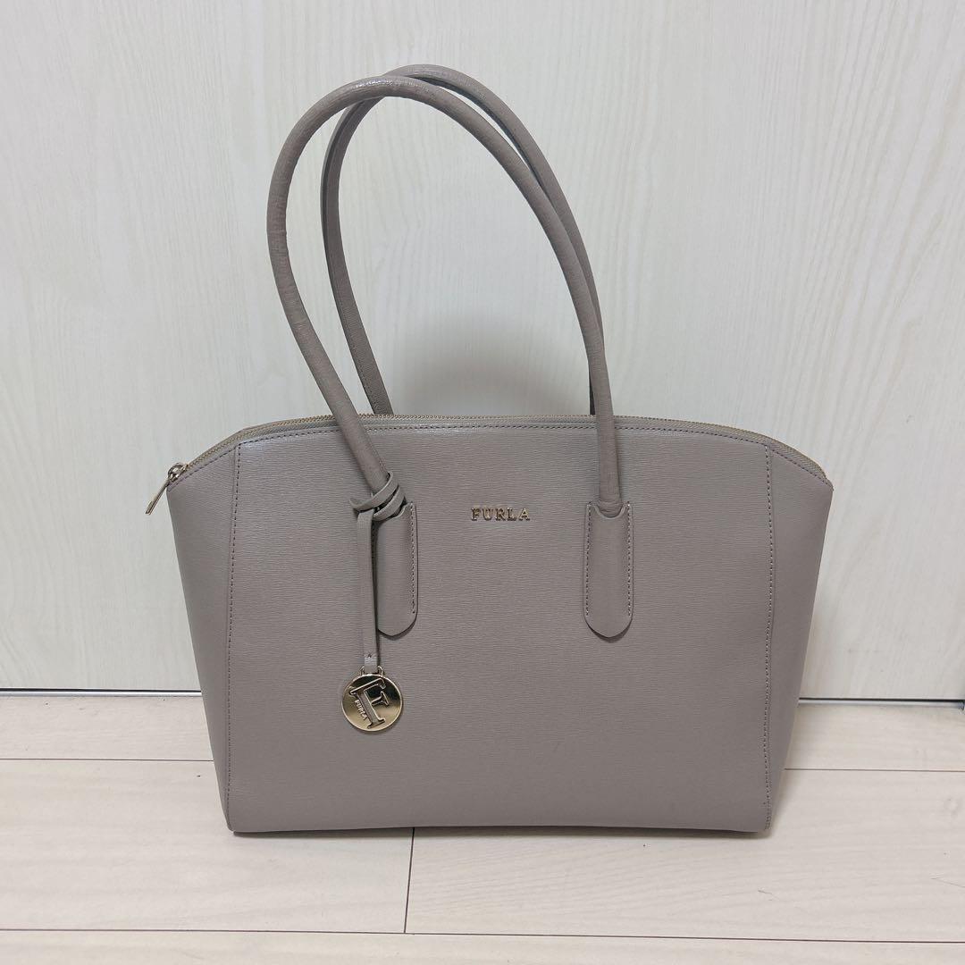 FURLA グレー ハンドバッグ - メルカリ