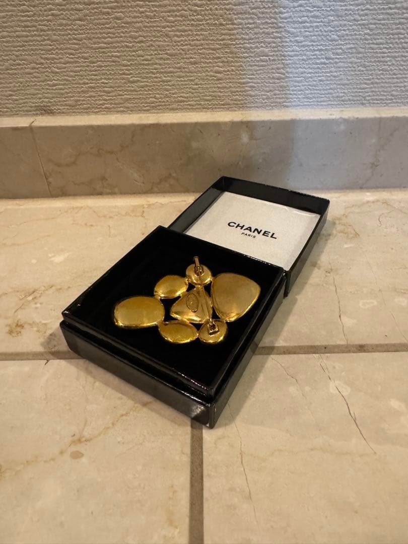 美品】CHANEL ターコイズとコーラルのブローチ