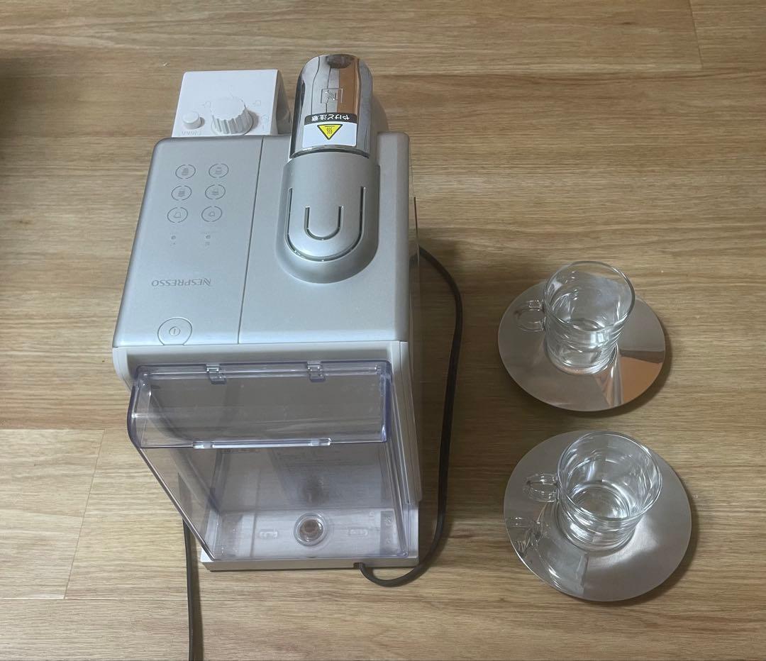 中古ネスプレッソコーヒーメーカーF521 + ネスプレッソコップセット(2