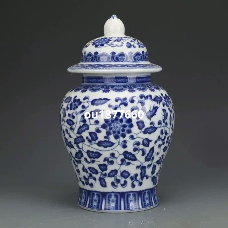 清乾隆青花纏枝紋将軍缶 景徳鎮 陶磁器 装飾品 現代工芸品 美術品 置物 清乾隆青花纏枝蓮紋将軍缶蓋缶 景徳鎮 陶磁器 装飾品 現代工芸品 美術