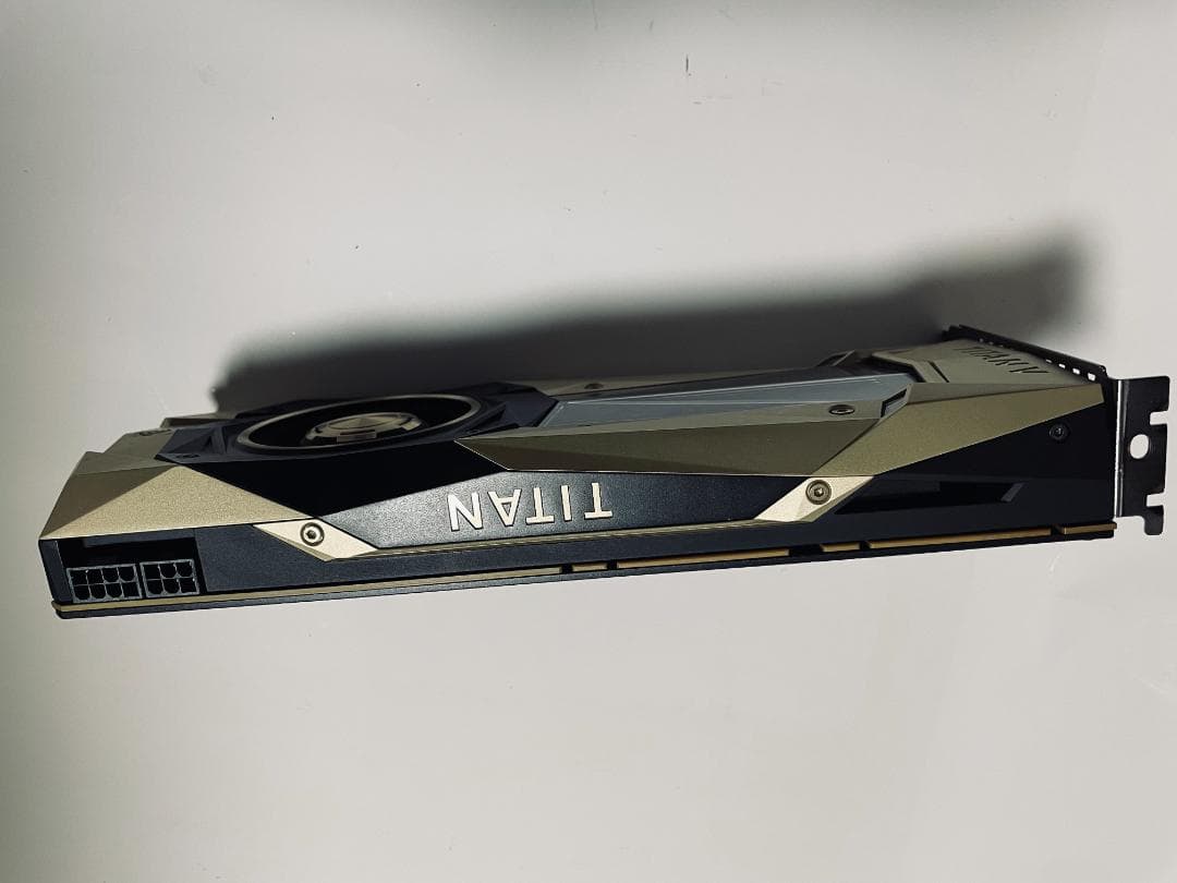 美品NVIDIA TITAN V 12GB HBM2 (V100と同等コア ) - メルカリ