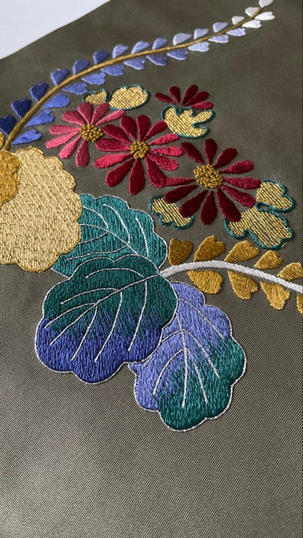 美品】刺繍の美しい塩瀬の名古屋帯 桐 菊 オリーブグリーン 金銀糸 長