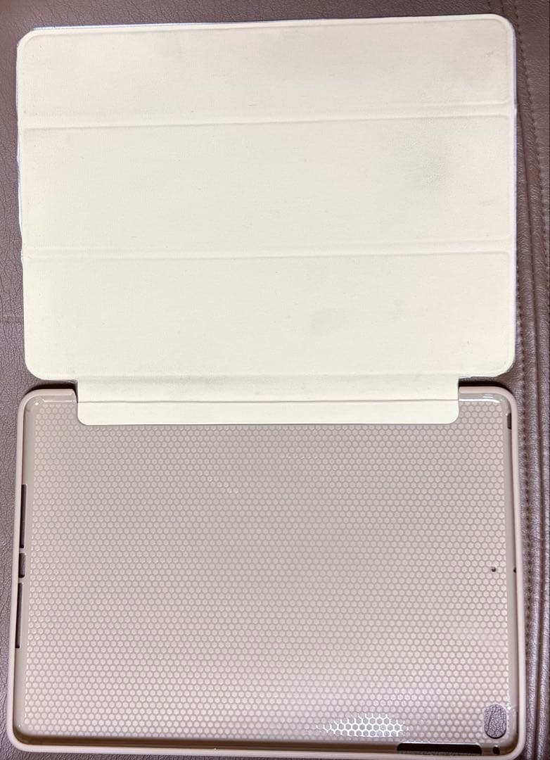 美品 Apple iPad 第5世代 9.7in Wi-Fi 128GBゴールド