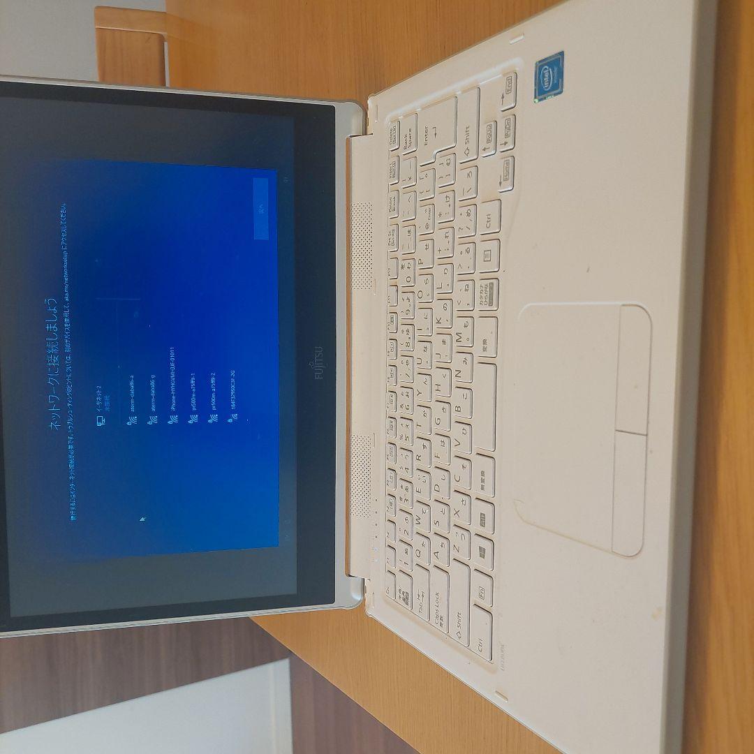 爆速SSD✨すぐ使える✨小型✨ホワイト✨富士通✨ノートパソコン