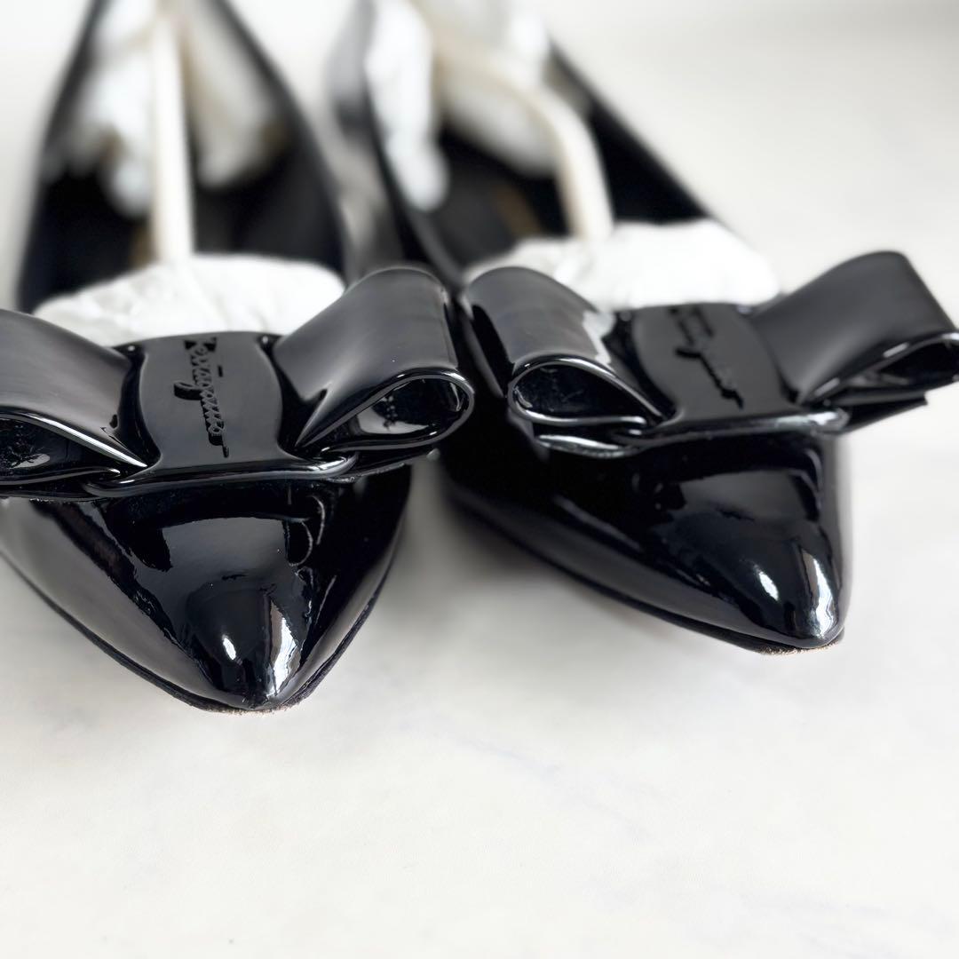 美品 フェラガモ 5.5D VIVA フラットパンプス ヴァラ エナメル 黒