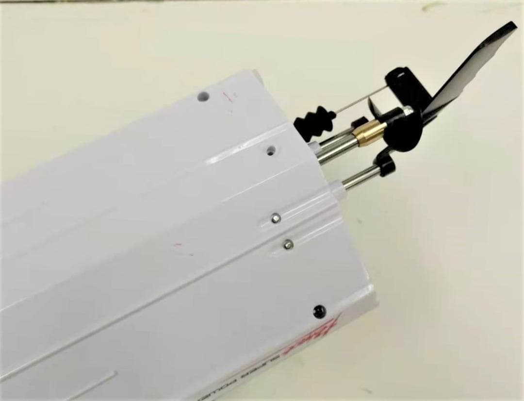 高速ボートラジコンHJ806赤 2.4GHz　最高時速30ｋｍ