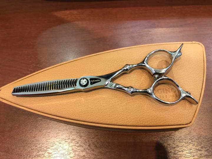 トギノン ネオクイーン R28 5.8インチ 20% セニング 美容師 理容師