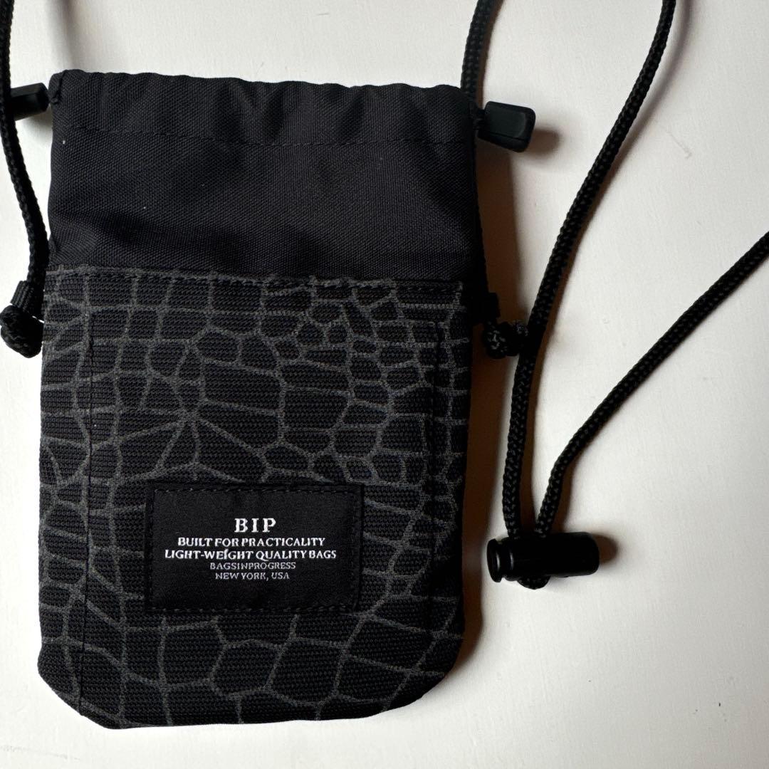 POST O'ALLS × BAGSINPROGRESS ミニポーチ サコッシュ - メルカリ