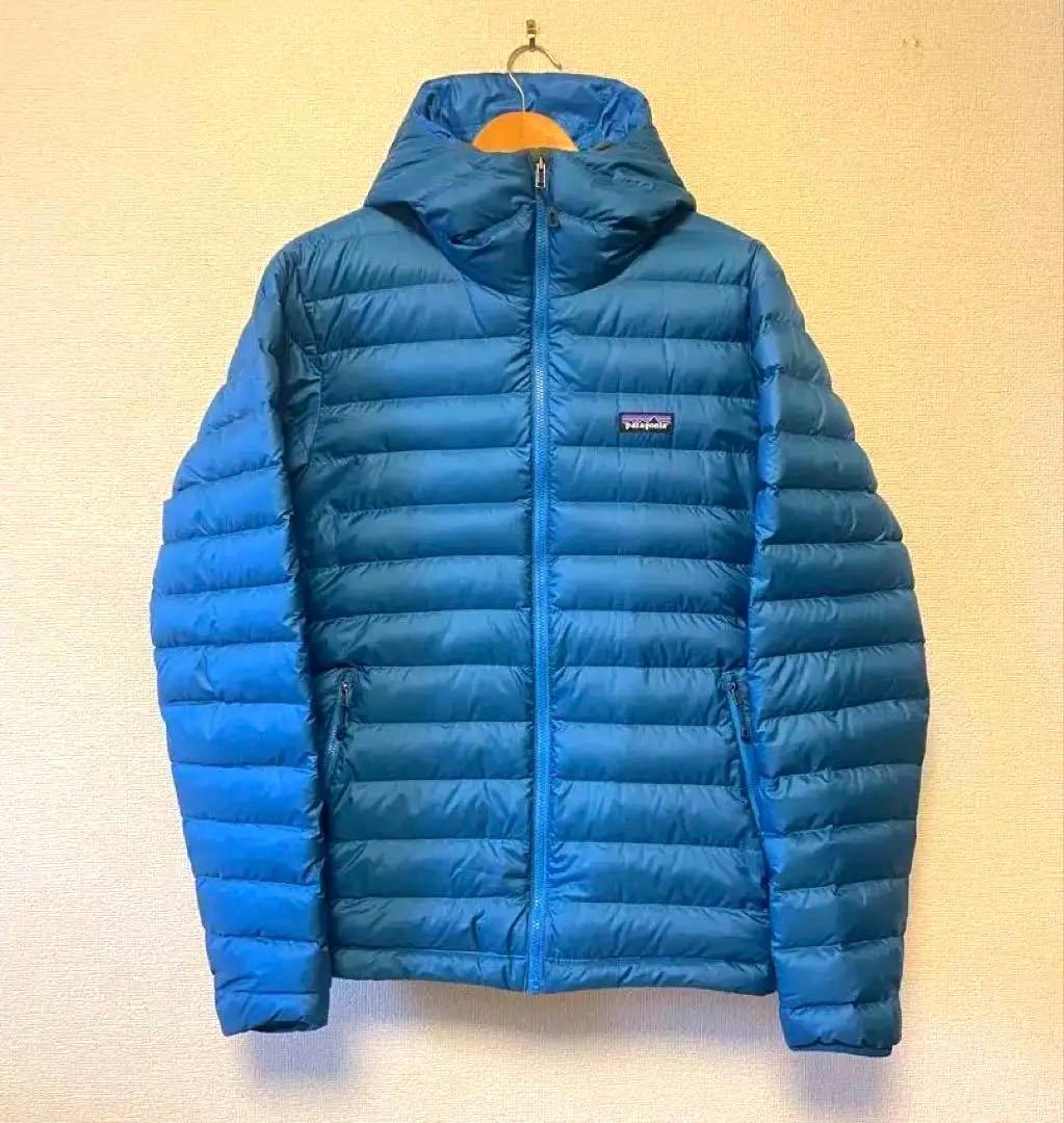 新品 完売モデル Patagonia ダウンセーターフーディー ブルー M - メルカリ