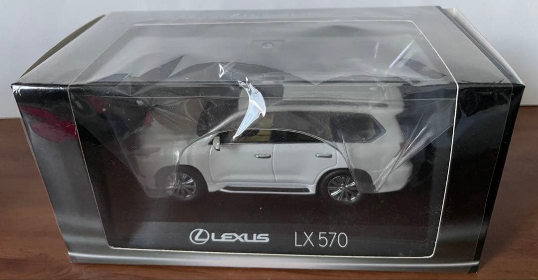 再値下げ！Lexus LX 570 1/43スケール ミニカー