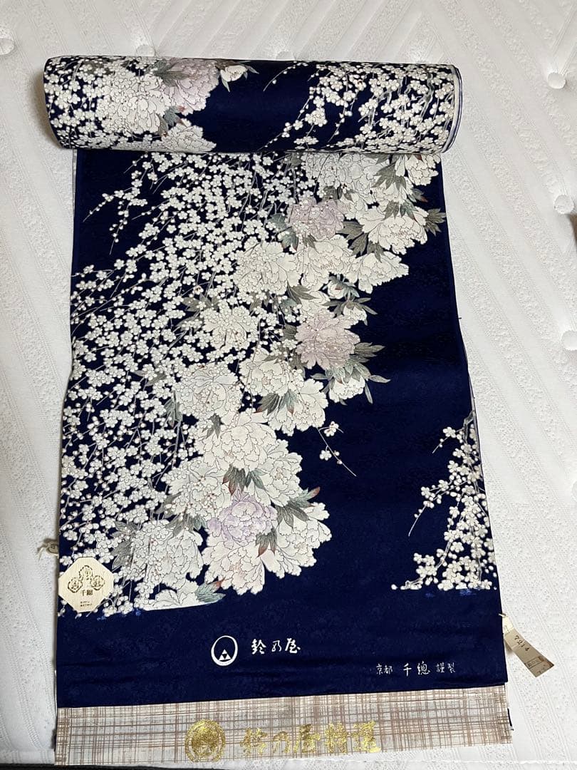 ネイビー花柄着物反物　鈴乃屋　京都千總謹製12m ネイビー花柄着物反物 鈴乃屋 京都千總謹製12mの通販｜www
