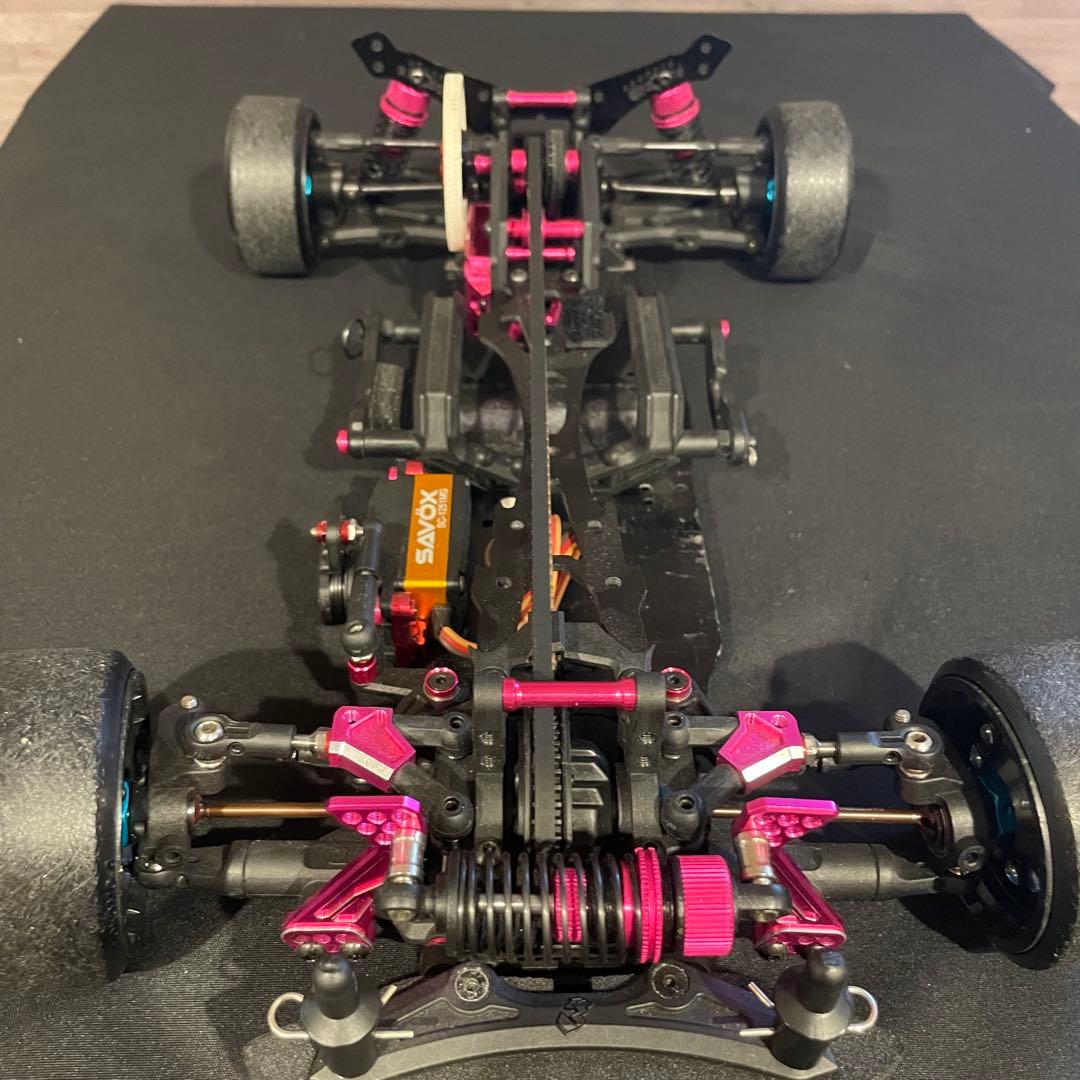 サクラ sakura d4 シャーシ、サーボ付1/10 rc ラジドリの通販はau PAY