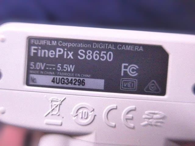 美品完動品。フジ FinePix S8650 ホワイト 単三電池使用 - メルカリ