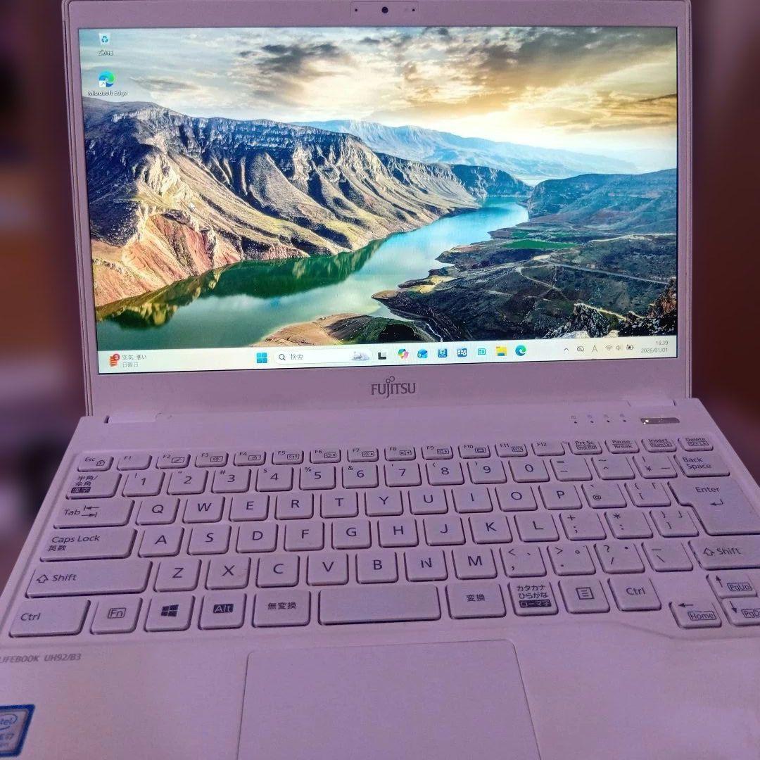 Y① 富士通　ＦＭＶＵ92B3WZ　UH92/B3 中古】LIFEBOOK UH92／B3 FMVU92B3WZ アーバンホワイト [2133058317870