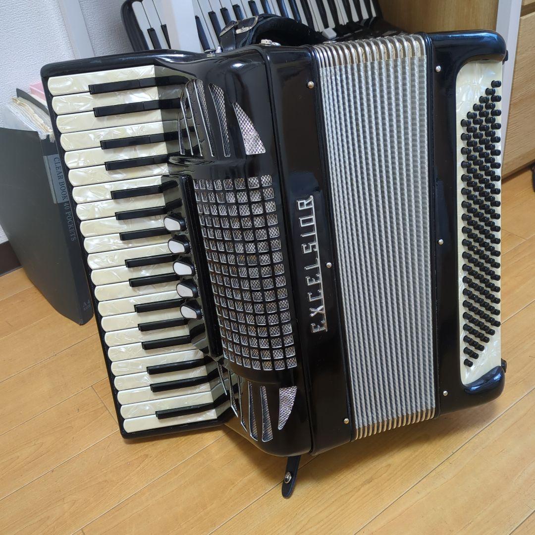 抜群の音色と響きイタリア高級EXCELSIOR303アコーディオン 抜群の音色と響きイタリア高級EXCELSIOR303アコーディオン
