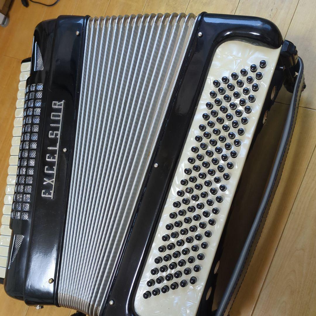 抜群の音色と響きイタリア高級EXCELSIOR303アコーディオン