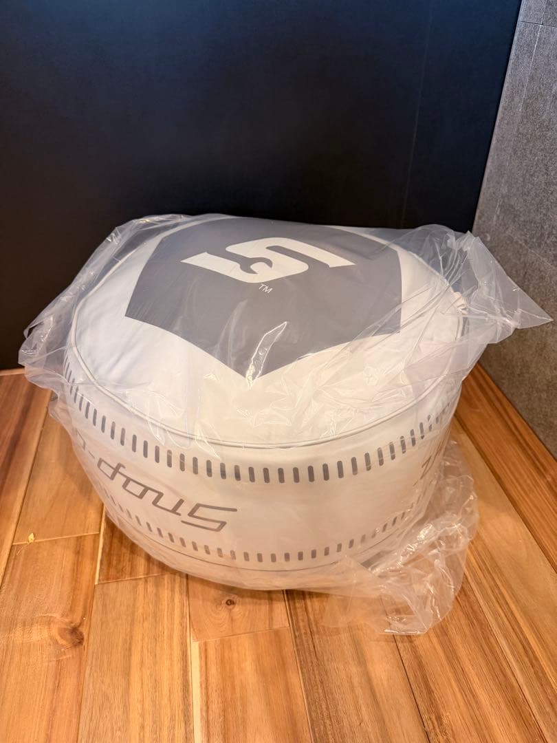 新品未使用 Snap-on スナップオン限定ビーズクッション シルバー ☆スナップオンのソケットをモチーフにしたビーズクッション。数量限定