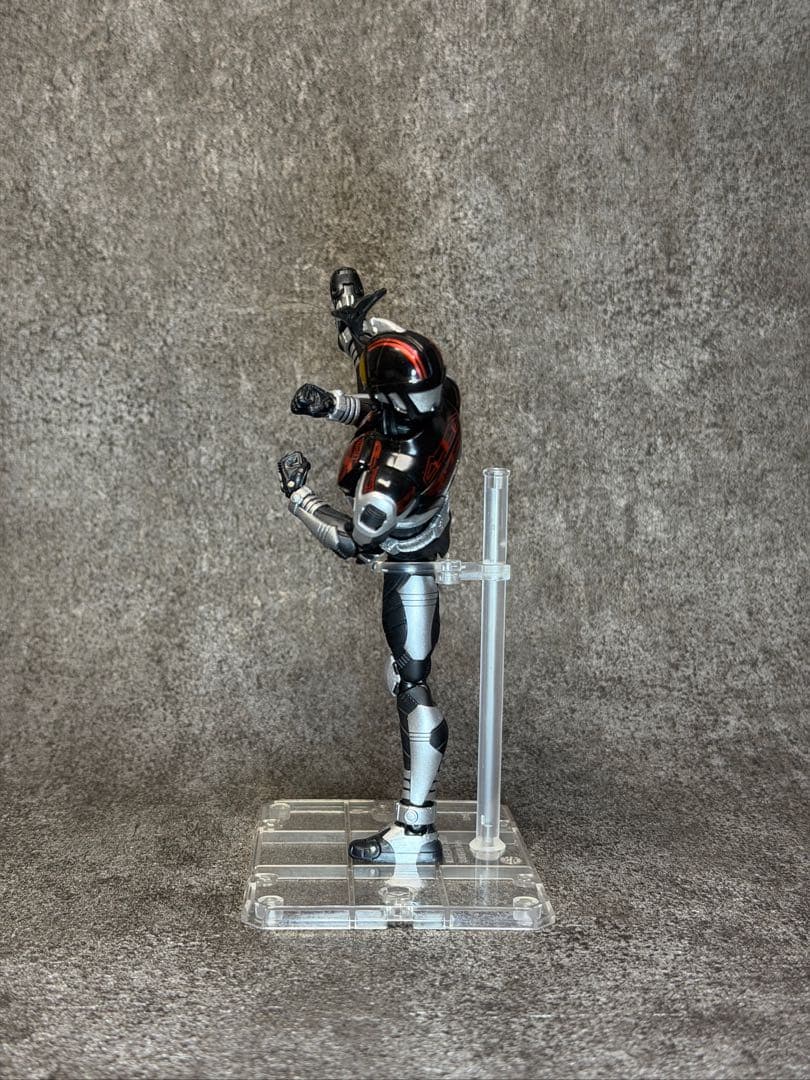 【抽選販売】S.H.Figuarts(真骨彫製法) 仮面ライダーダークカブト