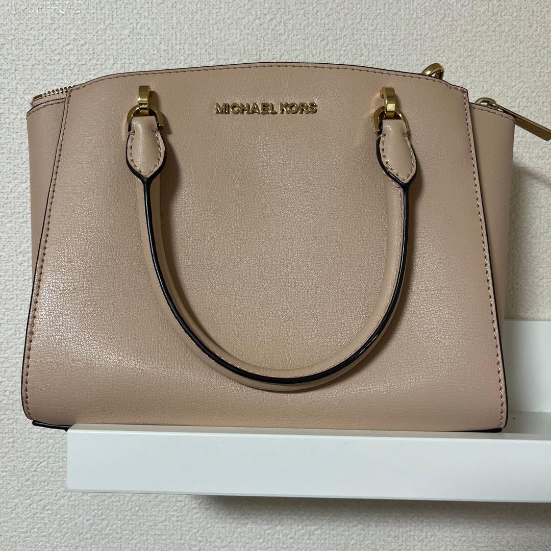 MICHAEL KORS ベージュ ハンドバッグ - メルカリ