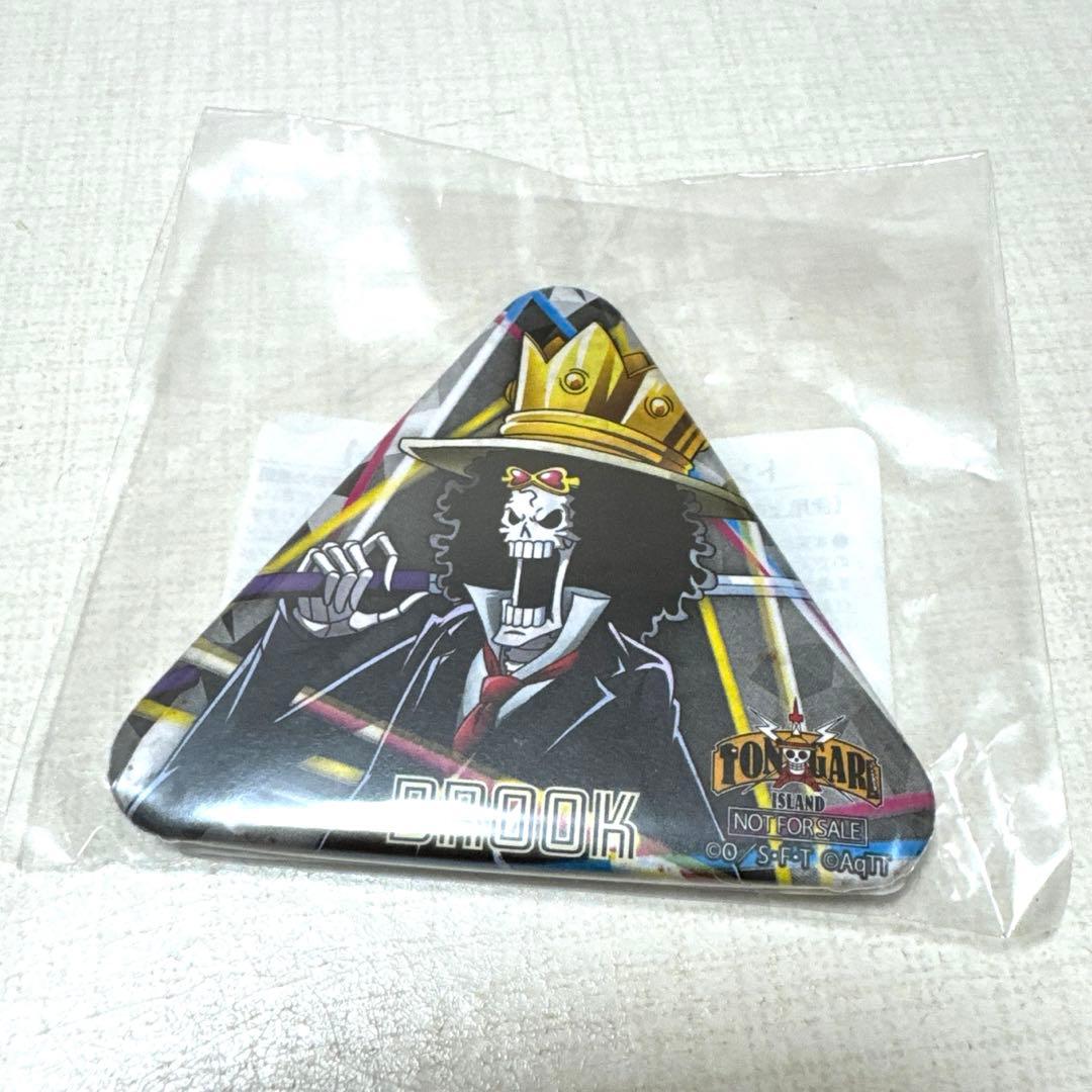 ワンピースタワートンガリ缶バッジ ブルック2種&20周年缶バッジ他